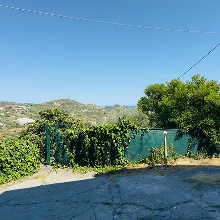 Hill Stone Retreat View Sea Апартаменты *